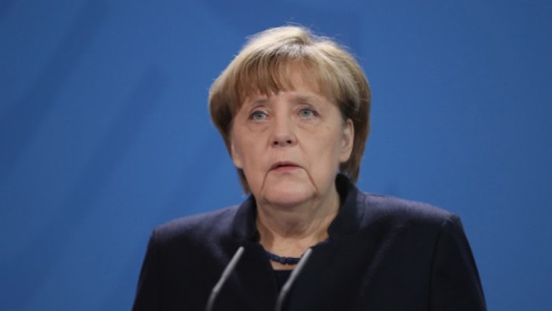 merkel cu privire trista si pierduta - crop getty