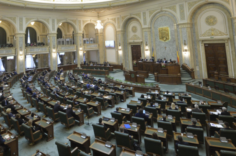 Lege La Vot Funcţionarii Trimisi In Judecată Pentru Corupţie Să Nu Mai Fie Suspendaţi Din Funcţie