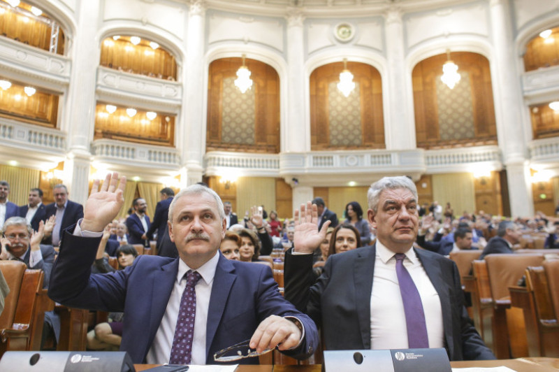 Parlament Funcționarii Publici Trimiși In Judecată Răman In Funcții