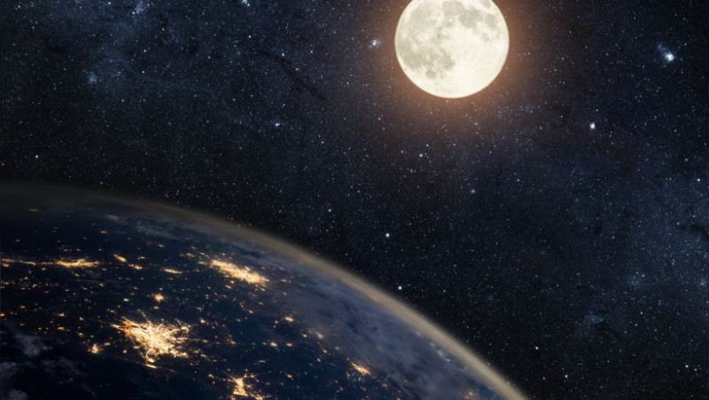 luna pamant stele shutterstock_368269880