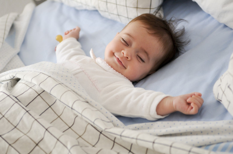 bebelus doarme_shutterstock_420756877