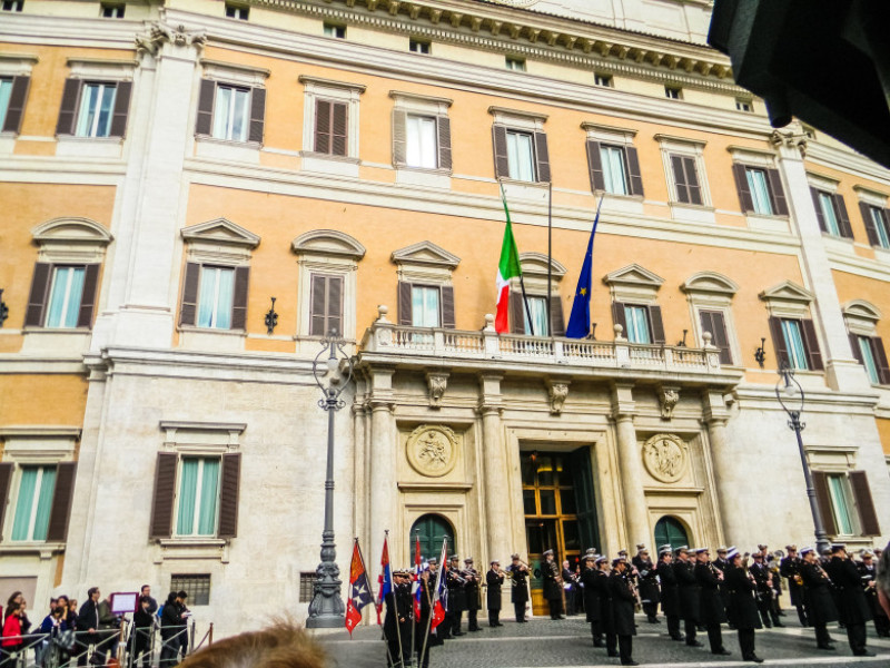 parlament italia shutterstock_1037052418