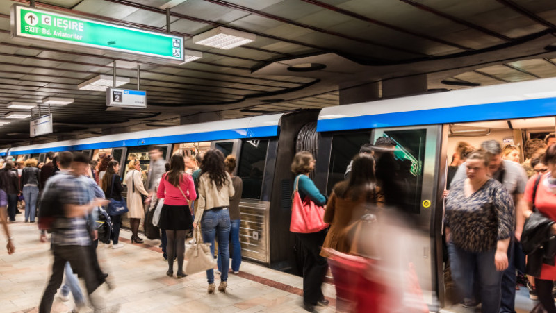 oameni metrou aglomeratie metrorex