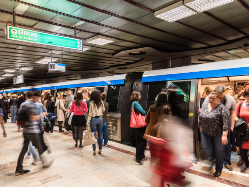 oameni metrou aglomeratie metrorex