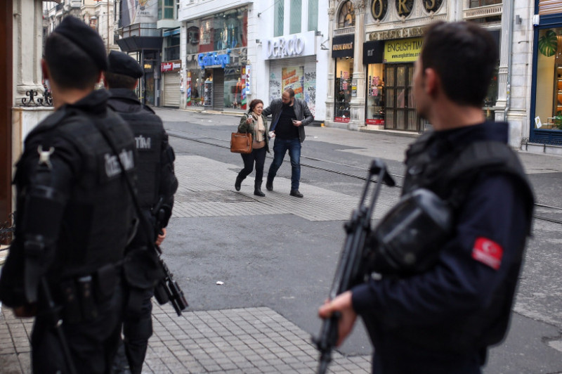 Bomb Explodes In Tourist Shopping Area Of Istanbul