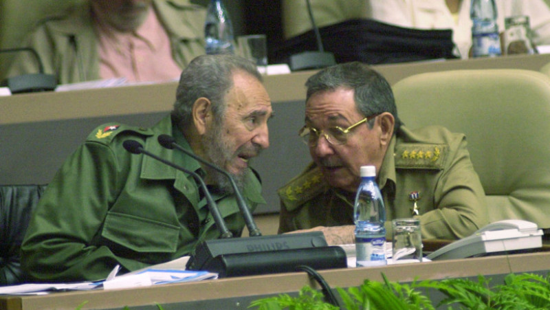Castro Attends Parliament's Closing Session
