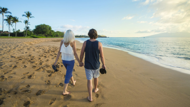 maui hawaii cuplu plaja mare vacanta