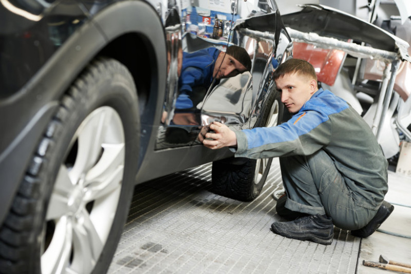 service muncitori industria auto angajati_shutterstock_131347439