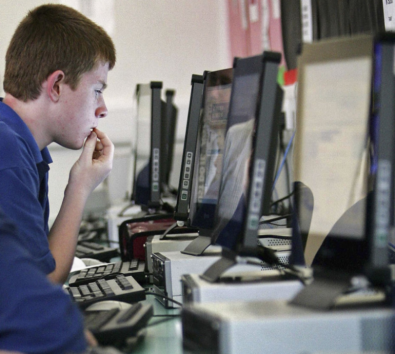 PC, calculator, desktop_GettyImages-56113777