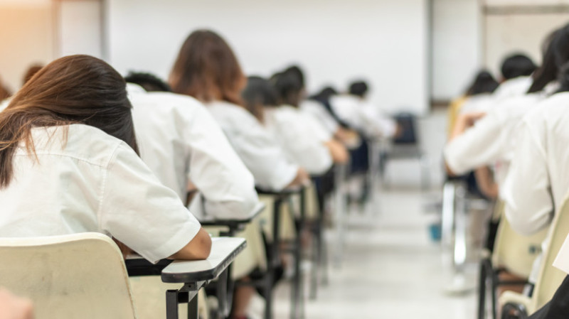 elevi examen shutterstock_1105714274