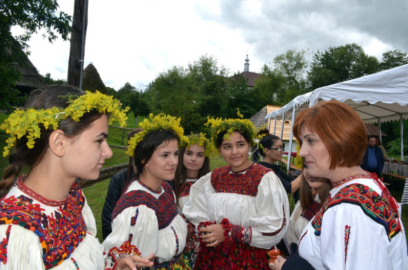 agerpres_11259268 sanziene costum popular ie tara oasului