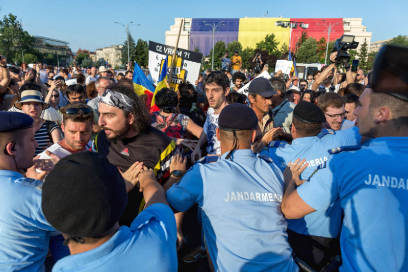 BUCURESTI - PROTEST - REZIST - PIATA VICTORIEI