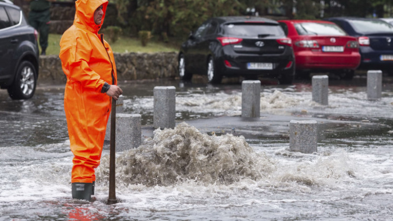 BUCURESTI - INUNDATIE - TINERETULUI