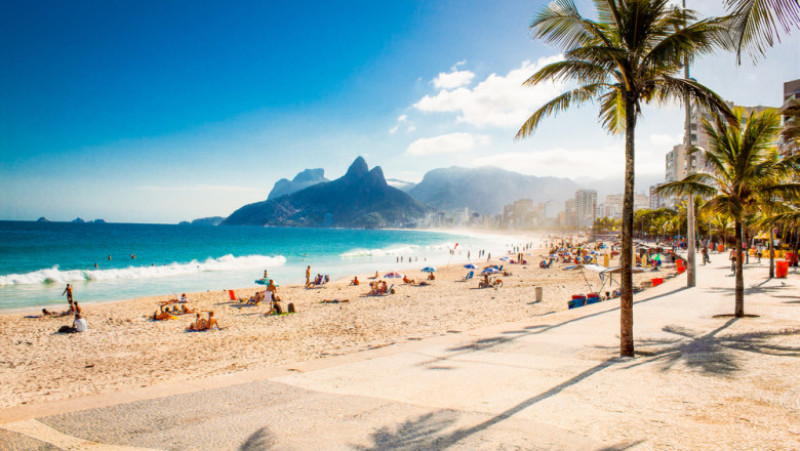 plaja turisti