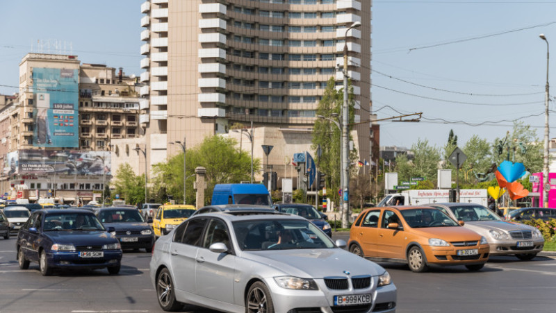 masini trafic inter bucuresti shutterstock