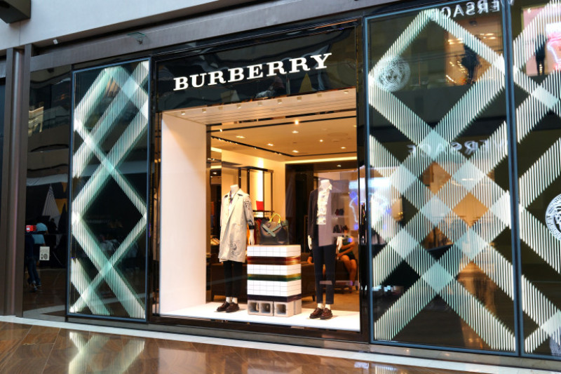 magazin Burberry shutterstock_1092505130