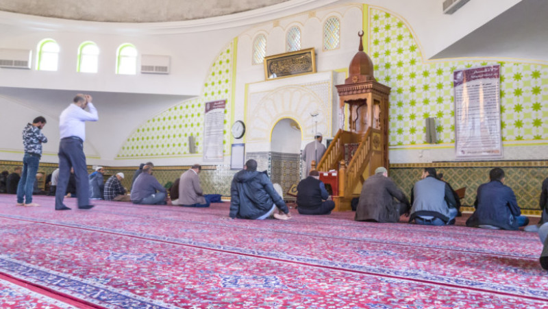 moschee rugaciune shutterstock
