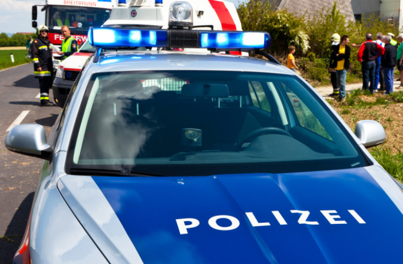 politia austria accident shutterstock