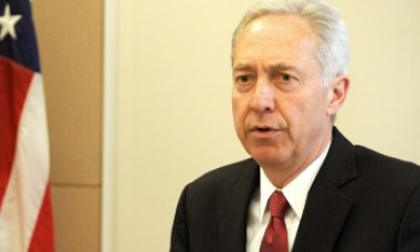 Ambasadorul SUA, uimit de cât de plin de viaţă este Braşovul, în condiţiile în care nu beneficiază de autostradă