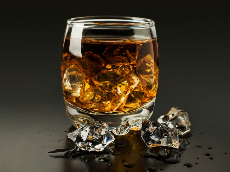 whiskey energizant alcool bautura