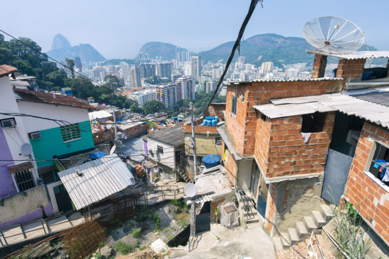 favela shutterstock_431461333