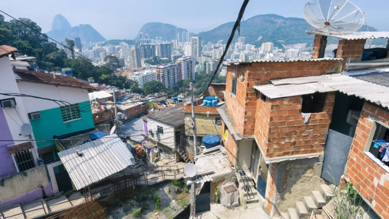 favela shutterstock_431461333