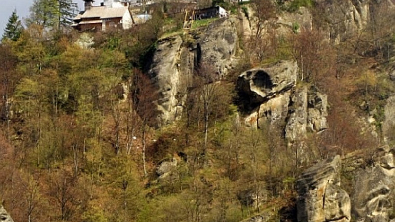 manastirea-cetatuia-negru-voda-_crestinortodox