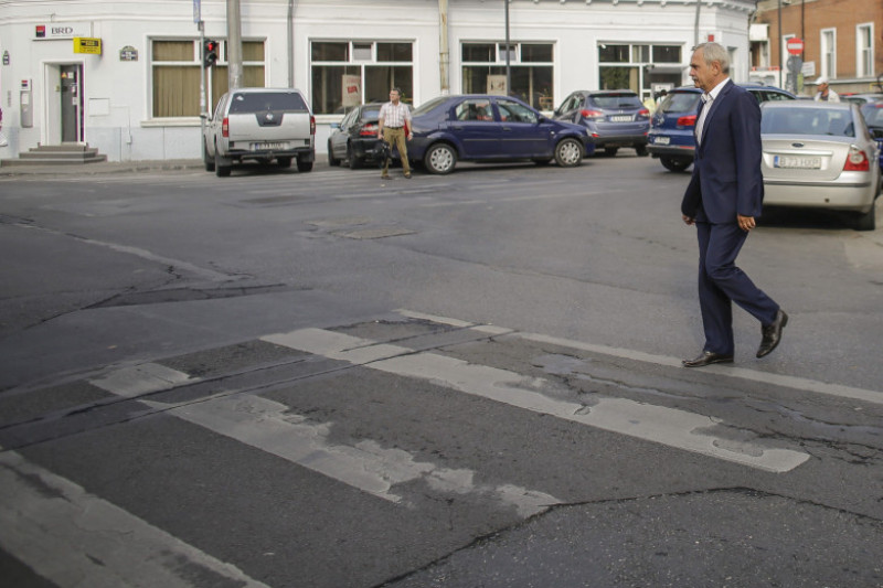 dragnea_trecere-pietoni_inquam_octav_ganea