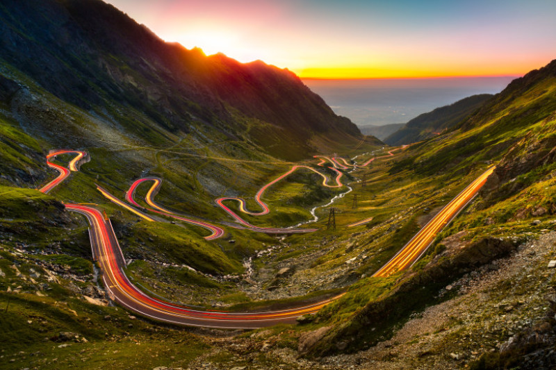 Transfagarasan vacanta turism Romania_shutterstock_503738407