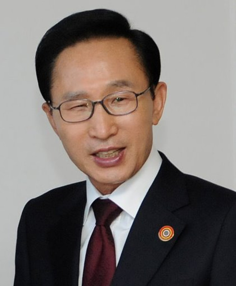 Sebastián_Piñera_-_Lee_Myung-bak_(cropped)