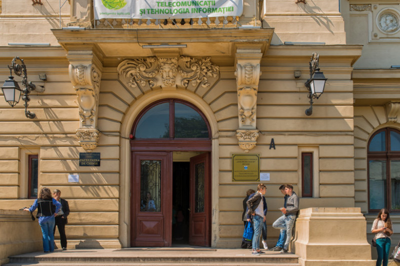 universitatea alexandru ioan cuza iasi_shutterstock_280928240