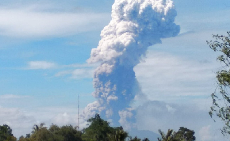 soputan-eruptie-tw