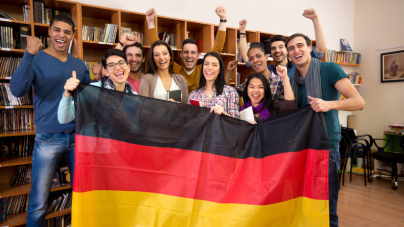studenti germania steagul germaniei_shutterstock_468378464