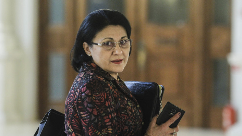 Ecaterina Andronescu in Senat_parlament_08_INQ_Octav_Ganea