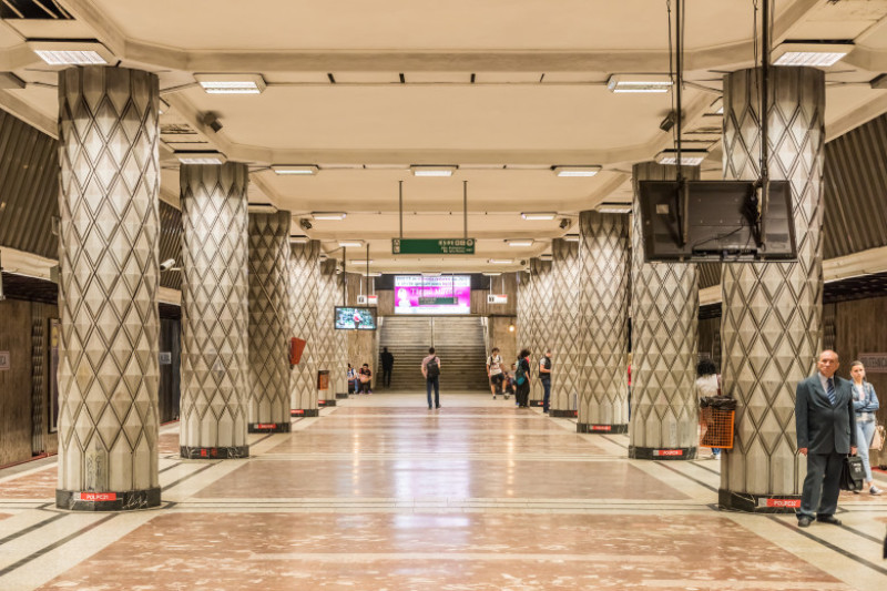 statie de metrou peron