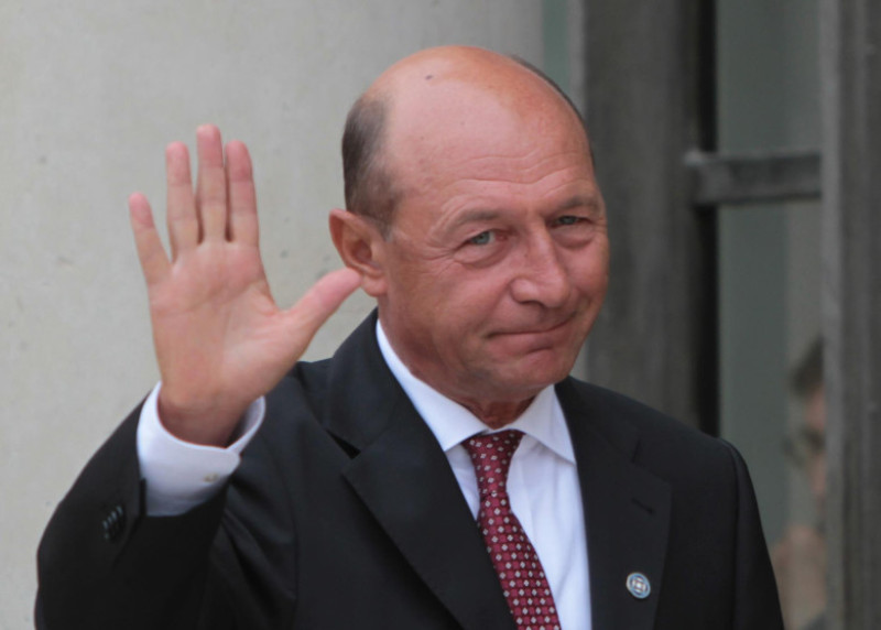traian basescu saluta la revedere foto facebook elena udrea 21 08 2015