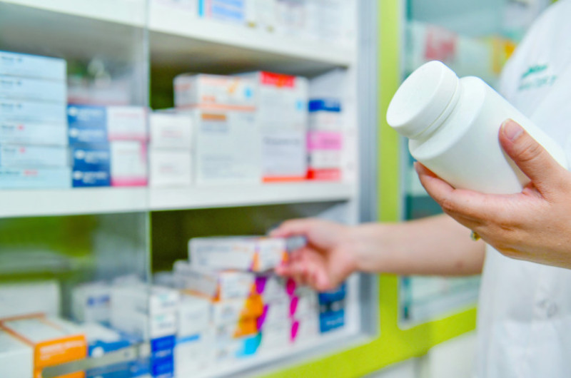 farmacie medicamente shutterstock_749012101