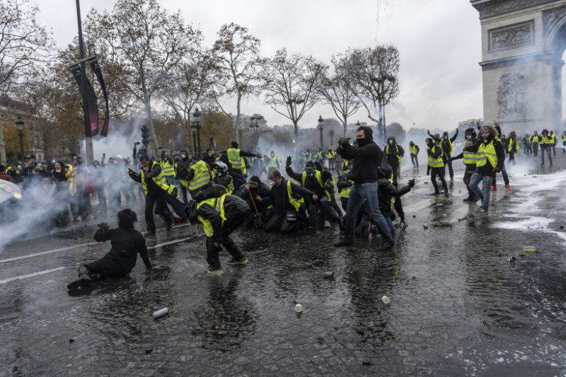 France's 'Yellow Vest' Protesters Return to Champs-Elysees