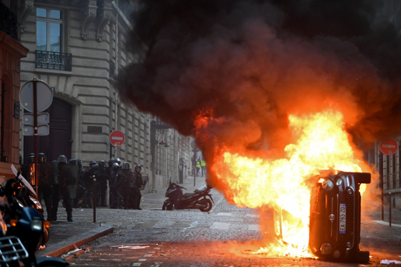 'Yellow Vests' Return to Paris Streets