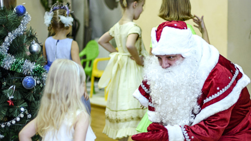 ded-moroz-mos-craciun-RUSIA-shutterstock_541924705