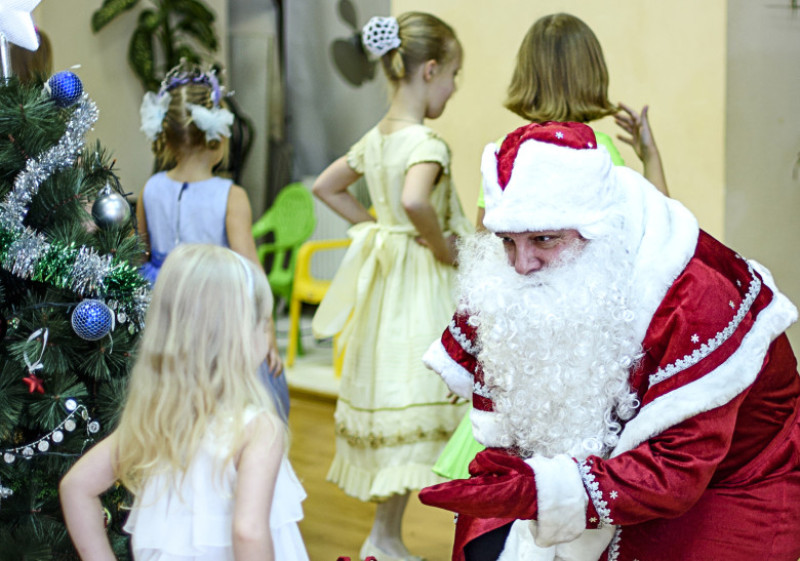 ded-moroz-mos-craciun-RUSIA-shutterstock_541924705