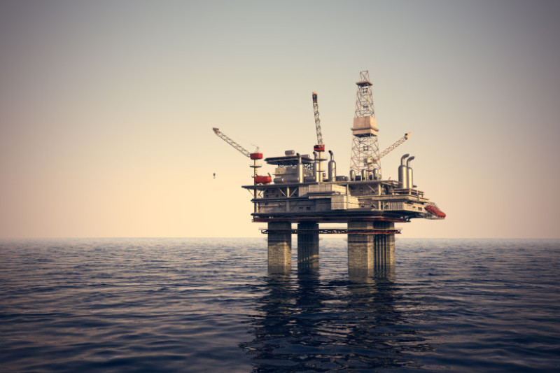 sonda-petroliera-marea-neagra-shutterstock_124714042