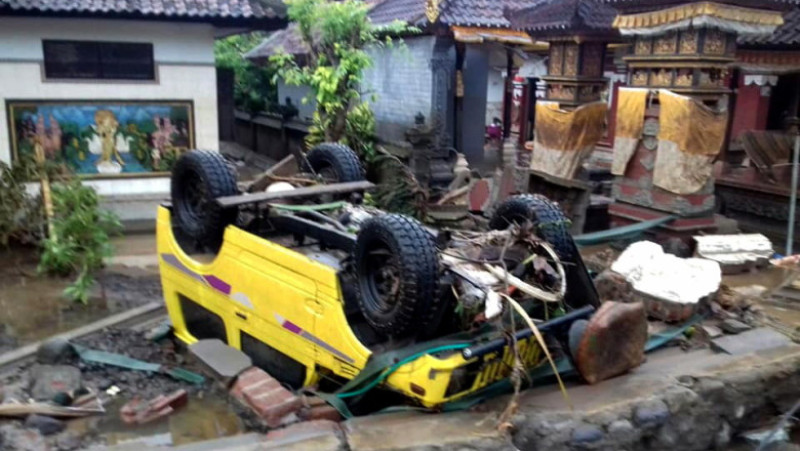 Tsunami hits Sunda Strait in Western Indonesia