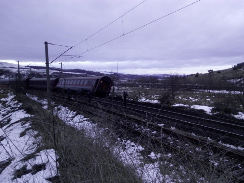 Un Tren Cu 120 De Persoane A Deraiat In Hunedoara A Fost Activat