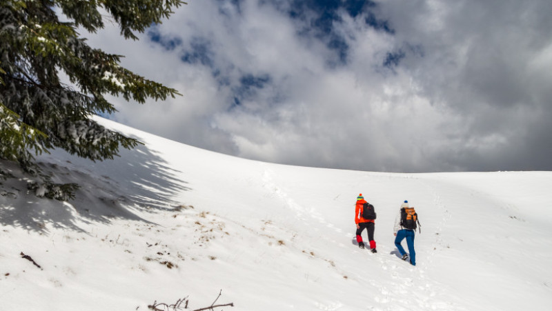 turisti la munte romania vacanta iarna
