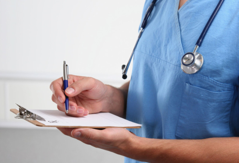 medic scrie shutterstock_435307894