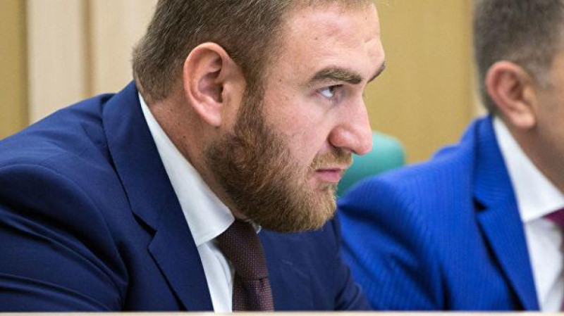 senatorul rus rauf arasukov