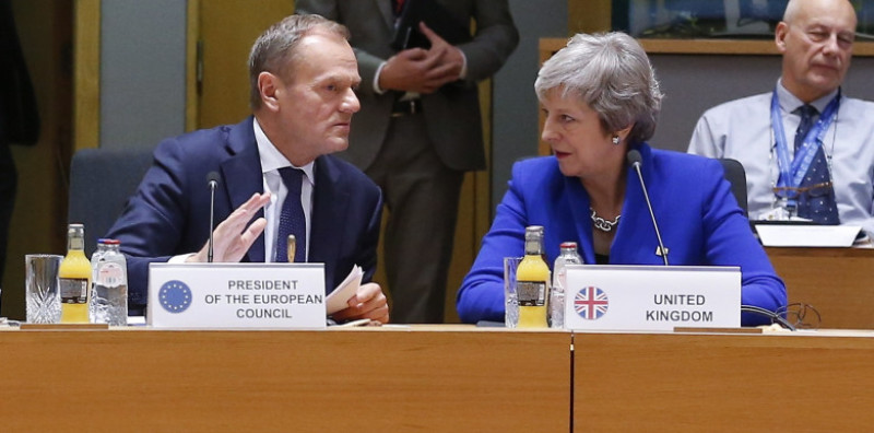 donald tusk si theresa may