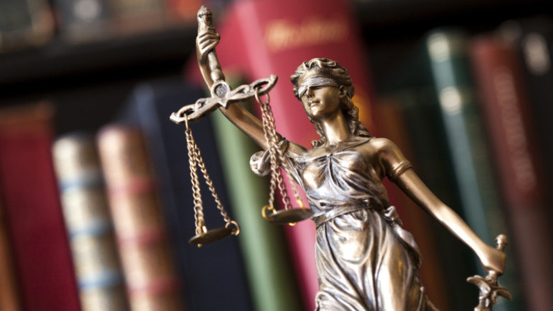 statuie justitie_shutterstock_282701687
