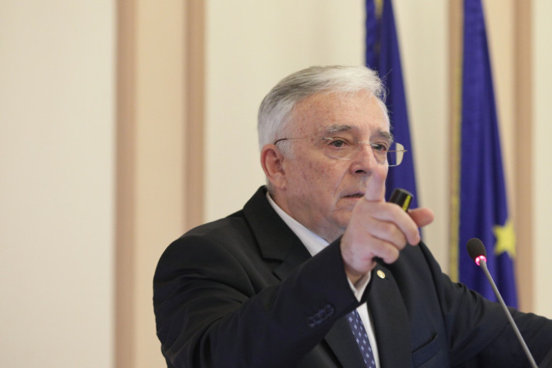 Mugur Isarescu, Guverntor BNR